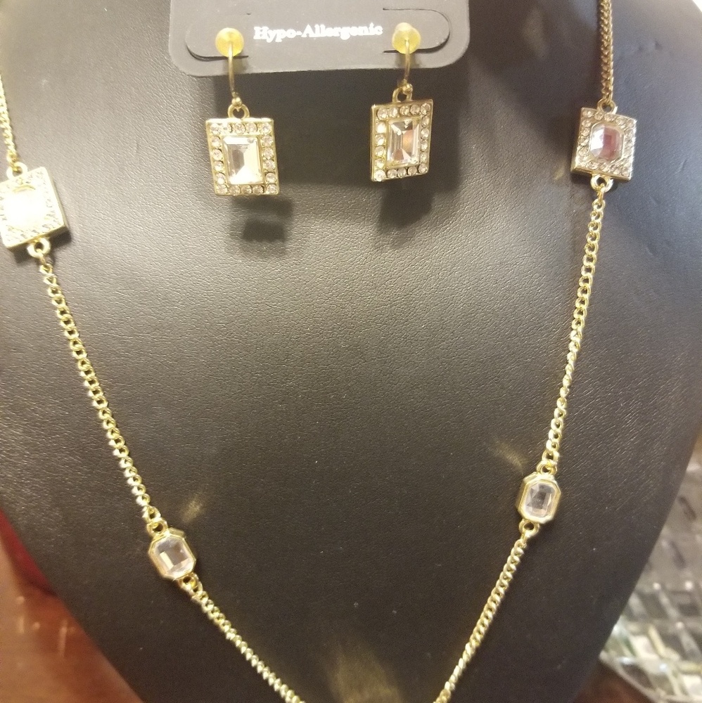 Set of necklace and matching earrings